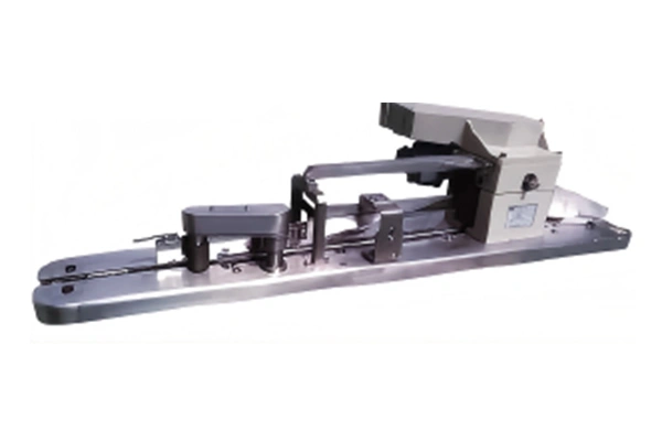 Устройство подгиба и протяжки мешков с резиновой планкой