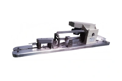 Устройство подгиба и протяжки мешков с резиновой планкой